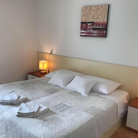 Spacious Bedroom For Two With Pool View - Pansion Hajduk Korčula Exteriör bild