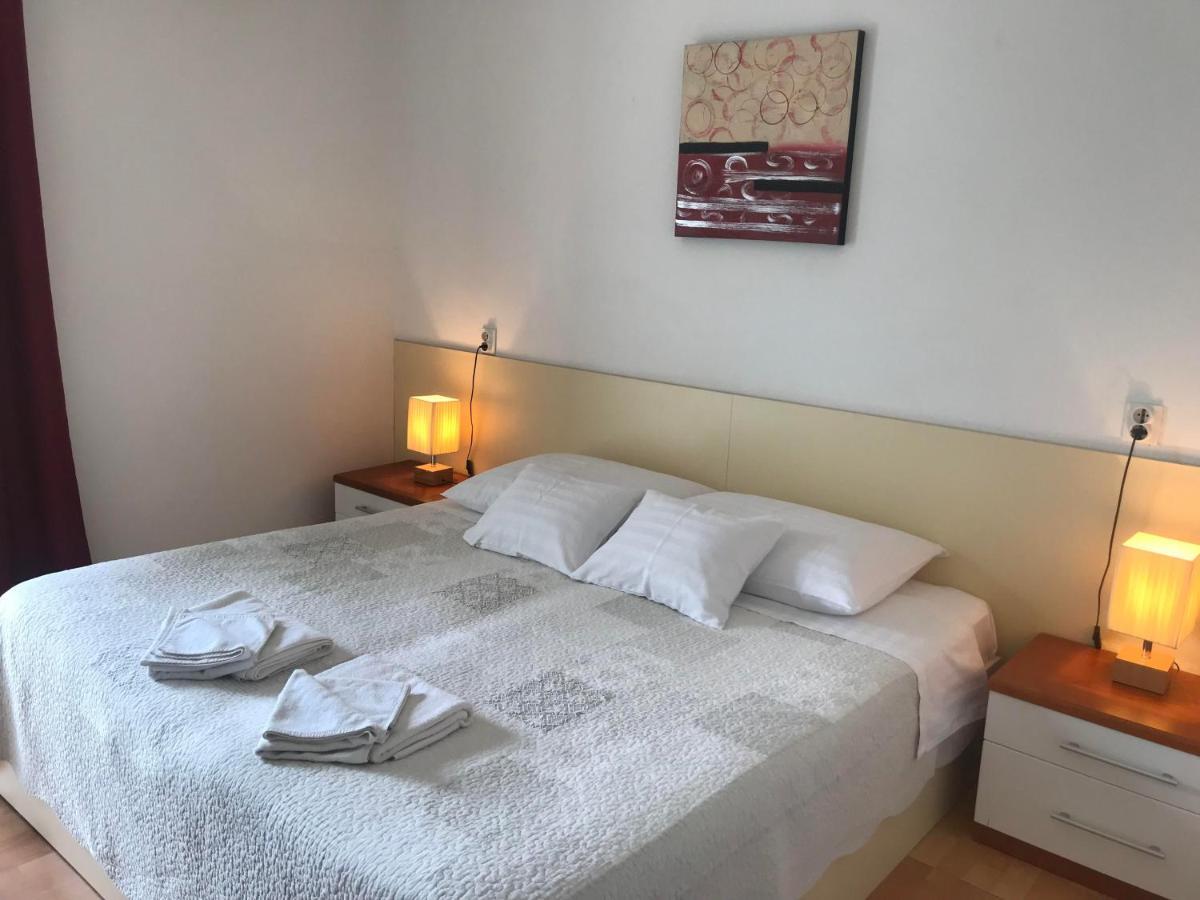 Spacious Bedroom For Two With Pool View - Pansion Hajduk Korčula Exteriör bild