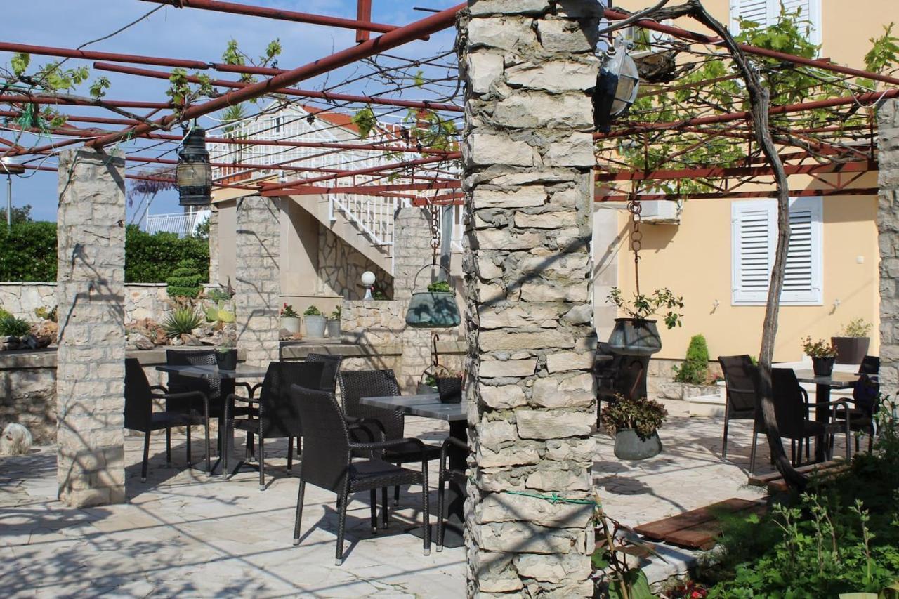 Spacious Bedroom For Two With Pool View - Pansion Hajduk Korčula Exteriör bild